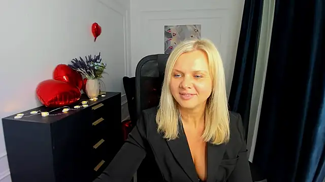 AgathaKlouin online show from February 14, 11:12 am