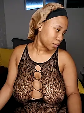 DrippinCaramelCutie online show from December 19, 12:15 am