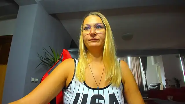 Snapshot of sugar_mayy chatting on October 9, 8:40 am sugar mayy online show from October 9, 8:40 am