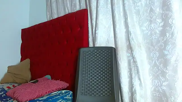 cristinamontiel online show from October 3, 2:44 pm