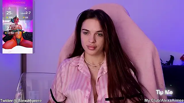 Snapshot of AlexaAimee chatting on October 9, 5:55 am AlexaAimee online show from October 9, 5:55 am