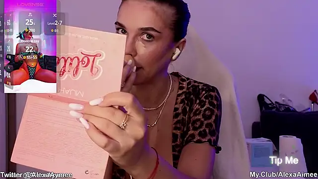 Snapshot of AlexaAimee chatting on September 17, 10:19 pm AlexaAimee online show from September 17, 10:19 pm