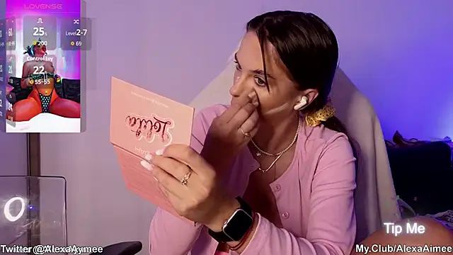 Snapshot of AlexaAimee chatting on October 6, 7:51 pm AlexaAimee online show from October 6, 7:51 pm