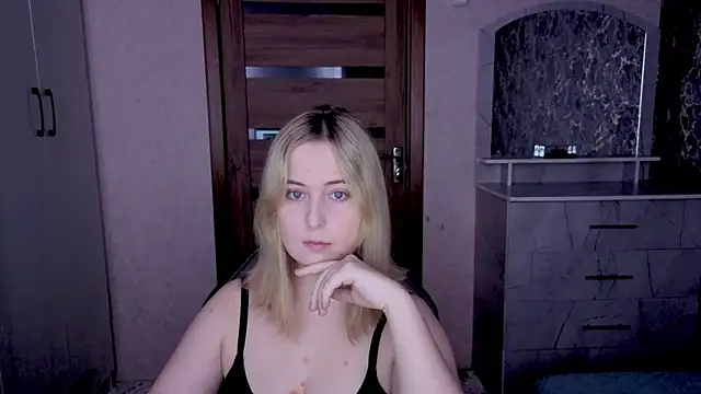 Kristy-Max online show from February 25, 9:35 pm