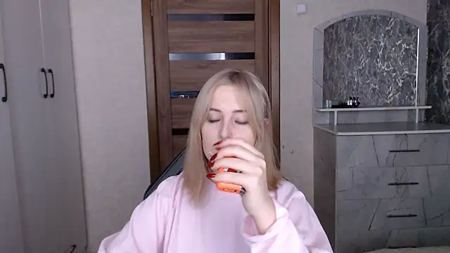 Kristy-Max online show from January 14, 10:48 pm