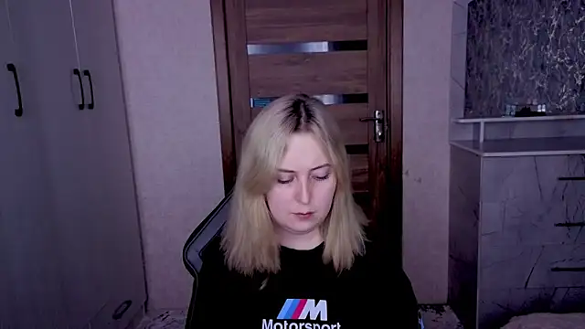 Kristy-Max online show from February 18, 9:14 pm