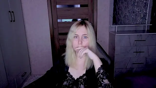 Kristy-Max online show from April 23, 8:00 pm