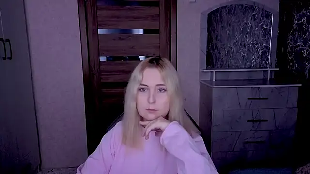 Kristy-Max online show from April 21, 7:32 pm