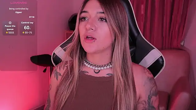 ashleyvalirya online show from December 18, 4:06 am