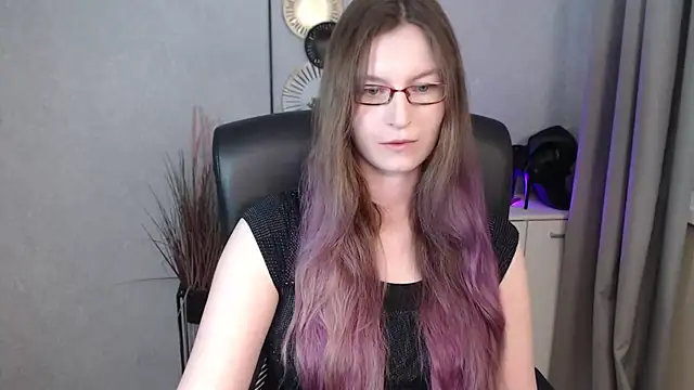 Snapshot of emmaxDelight chatting on September 25, 6:23 am emmaxDelight online show from September 25, 6:23 am