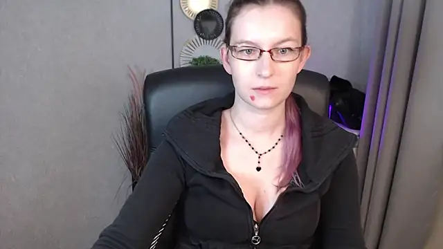 Snapshot of emmaxDelight chatting on October 1, 5:23 am emmaxDelight online show from October 1, 5:23 am