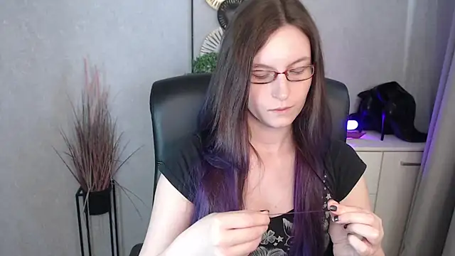 emmaxDelight online show from November 7, 1:17 pm