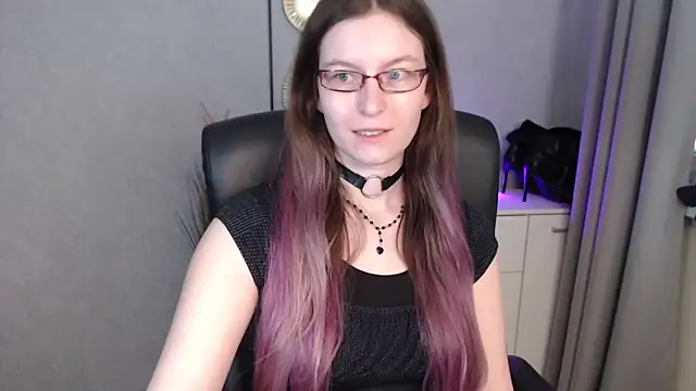 Snapshot of emmaxDelight chatting on October 3, 5:56 am emmaxDelight online show from October 3, 5:56 am