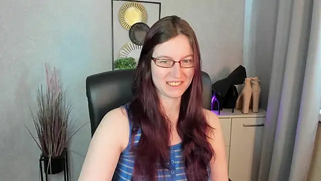 emmaxDelight online show from June 1, 5:20 am
