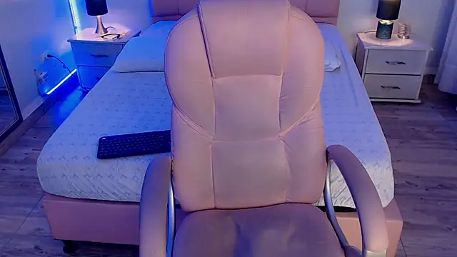 zoe jones13 online show from December 18, 3:44 am