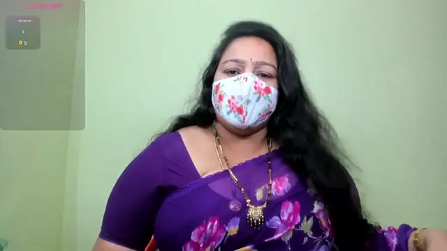 neelu-hoty online show from May 31, 12:33 pm