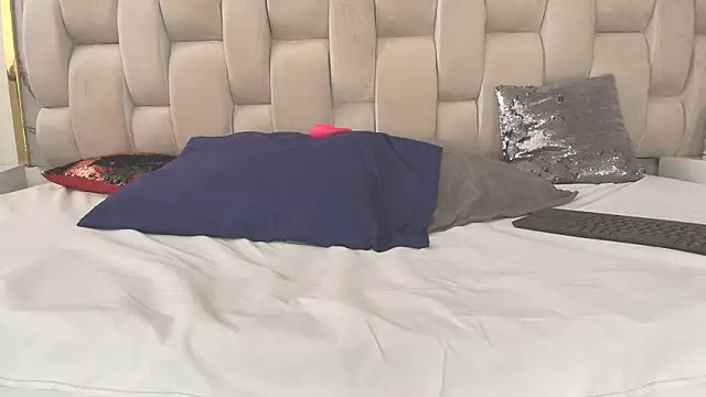 Hanna lens online show from April 15, 7:58 pm