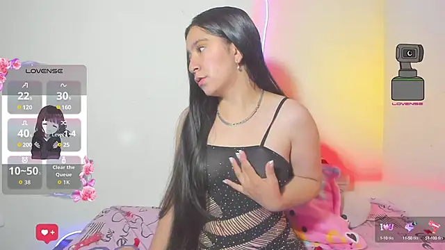 Snapshot of litle_mily_ chatting on October 18, 12:03 am litle mily online show from October 18, 12:03 am
