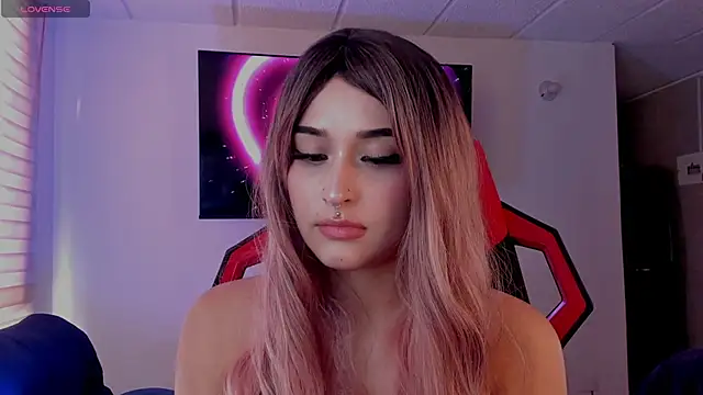 Snapshot of Charlotte_greys chatting on September 26, 9:23 pm Charlotte greys online show from September 26, 9:23 pm