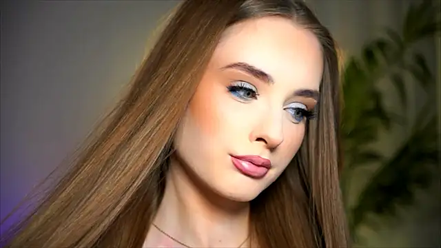 petitegonwiild online show from March 13, 6:20 pm