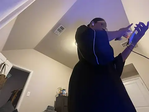 wynterheat online show from November 3, 1:09 am