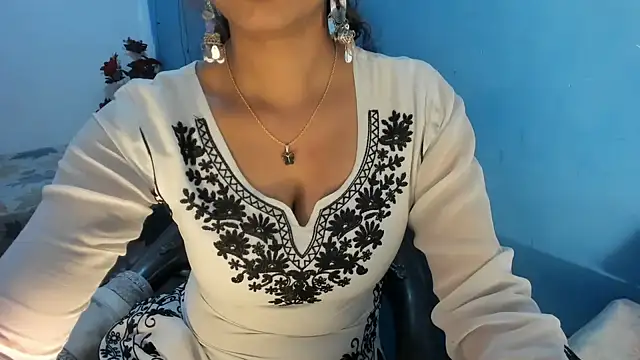 aarjulove online show from April 15, 12:06 pm