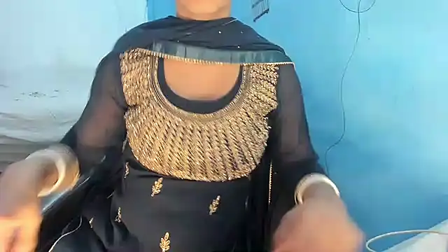 aarjulove online show from March 1, 3:45 pm