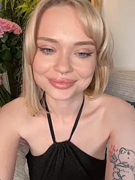 Snapshot of dollfromvenus chatting on September 22, 7:45 pm dollfromvenus online show from September 22, 7:45 pm