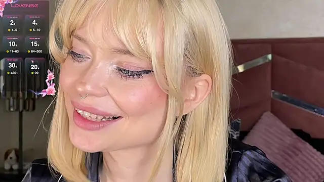 Snapshot of dollfromvenus chatting on October 6, 3:18 pm dollfromvenus online show from October 6, 3:18 pm