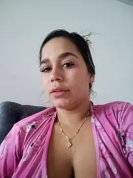 LaurenWelly  online show from March 30, 10:09 pm