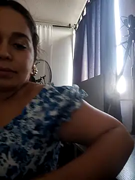 LaurenWelly  online show from February 16, 9:03 pm