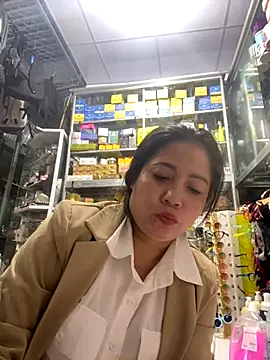 Snapshot of Cesywet chatting on December 2, 9:10 am Cesywet online show from December 2, 9:10 am