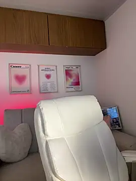 Snapshot of maddy_bronw_ chatting on September 22, 10:52 pm maddy bronw online show from September 22, 10:52 pm