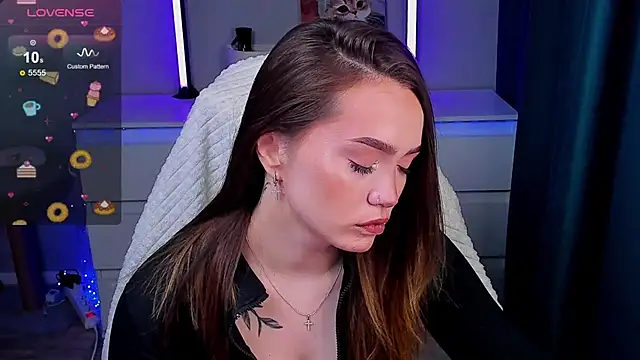 Evia r0se online show from April 4, 8:24 am