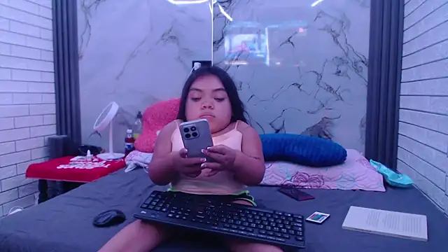 Michelle Brooks online show from September 12, 3:08 pm