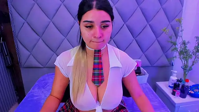 venusowen  online show from October 16, 1:25 pm