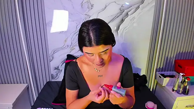 venusowen  online show from April 3, 1:42 pm