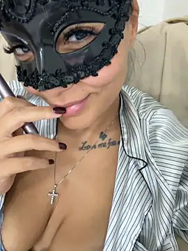 Snapshot of BiancaBabe chatting on October 15, 10:01 pm BiancaBabe online show from October 15, 10:01 pm