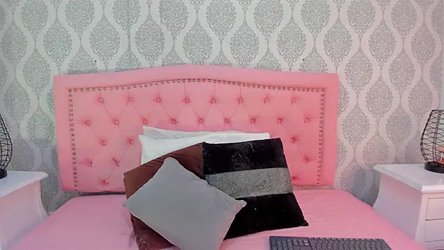 Snapshot of martina_rivera_ chatting on October 2, 12:10 pm martina rivera online show from October 2, 12:10 pm