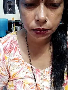 Snapshot of Urmila_bhabhii chatting on October 14, 5:32 am Urmila bhabhii online show from October 14, 5:32 am