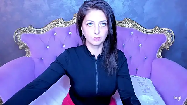 Snapshot of DivinSandra chatting on October 14, 8:39 am DivinSandra online show from October 14, 8:39 am