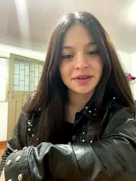 Snapshot of LucyEvans_ chatting on October 20, 5:43 am LucyEvans online show from October 20, 5:43 am