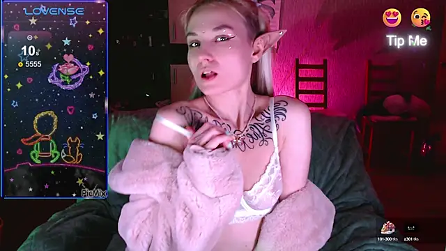 Snapshot of mischellemeow13 chatting on October 12, 3:03 pm mischellemeow13 online show from October 12, 3:03 pm