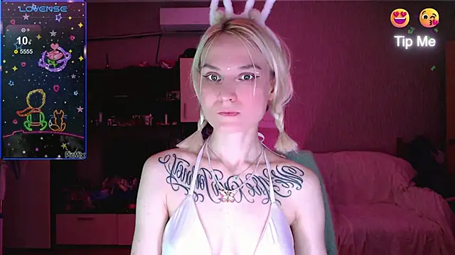 Snapshot of mischellemeow13 chatting on October 6, 1:33 am mischellemeow13 online show from October 6, 1:33 am