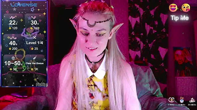 Snapshot of mischellemeow13 chatting on October 16, 8:44 pm mischellemeow13 online show from October 16, 8:44 pm