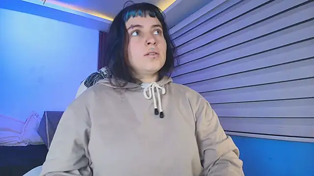 Lucy Smith2 online show from April 17, 11:45 am