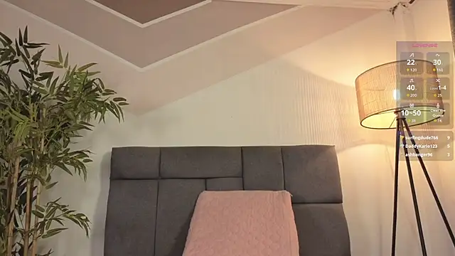 aprildreams19 online show from May 21, 1:31 pm