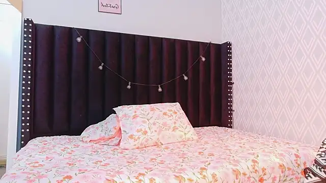 littleebonymommy online show from September 10, 8:09 pm