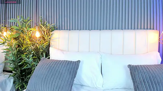 LinaGlam online show from December 4, 5:24 pm