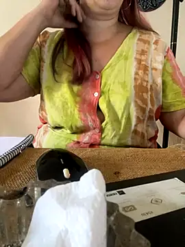 Snapshot of Popinasq chatting on October 31, 3:16 pm Popinasq online show from October 31, 3:16 pm